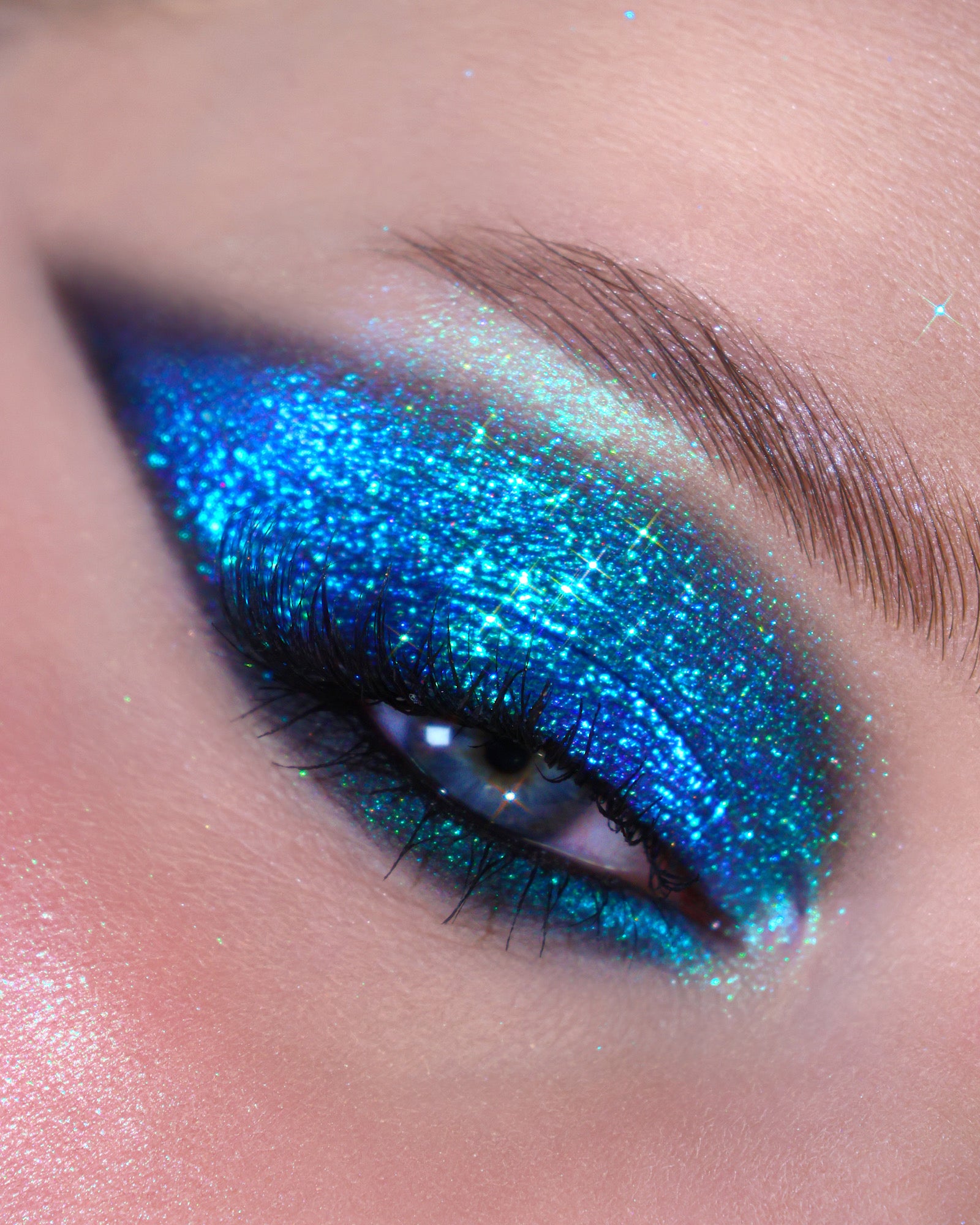 COMING Black Friday| Dreamer Opal Multichrome Loose Eyeshadow - Karla Cosmetics